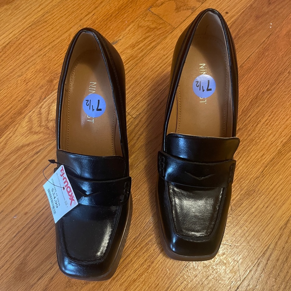 NWT Women’s Nine West Heeled Penny Loafers.